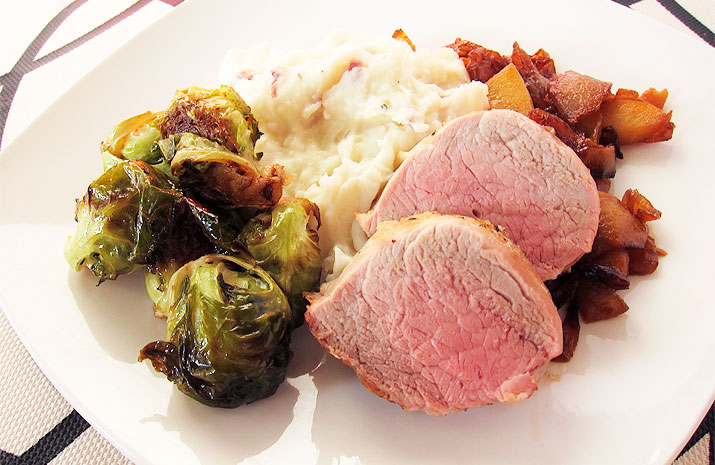 Pork tenderloin with apples and onions