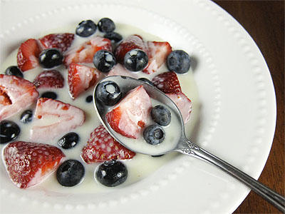 Post image for Frozen Berries with Hot White Chocolate