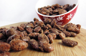 Cinnamon Roasted Almonds | www.EatLaughPurr.com