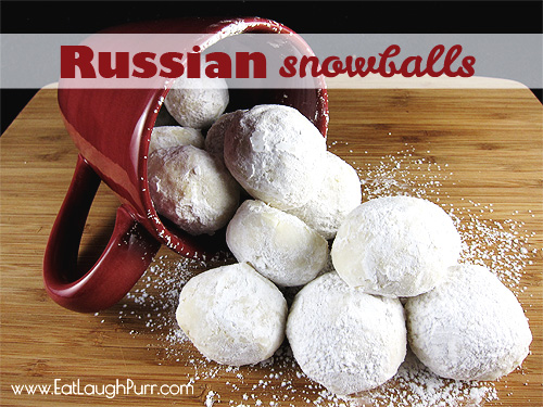 Russian Snowballs or Mexican Wedding Cookies from www.EatLaughPurr.com #ChristmasCookies 