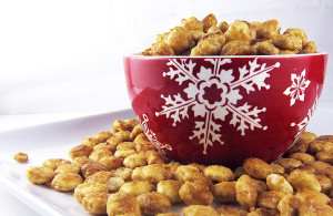 Peanut Butter Toffe Oyster Crackers | www.EatLaughPurr.com
