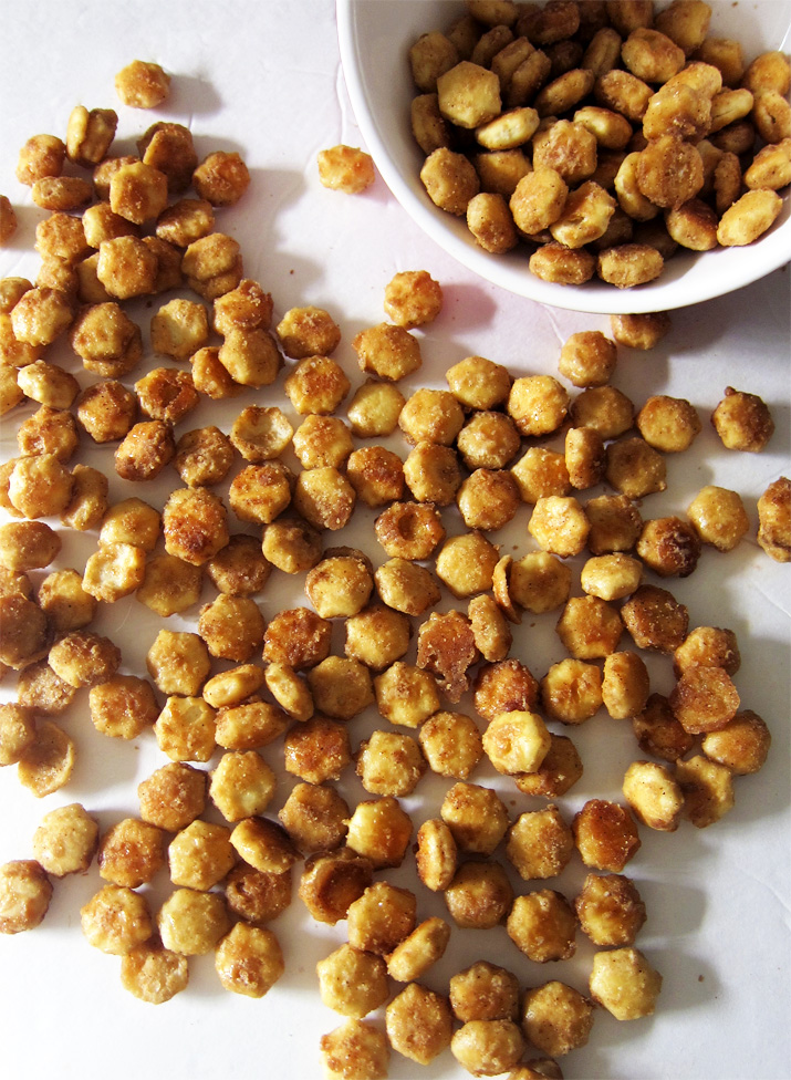 Peanut Butter Toffee Oyster Crackers | www.EatLaughPurr.com