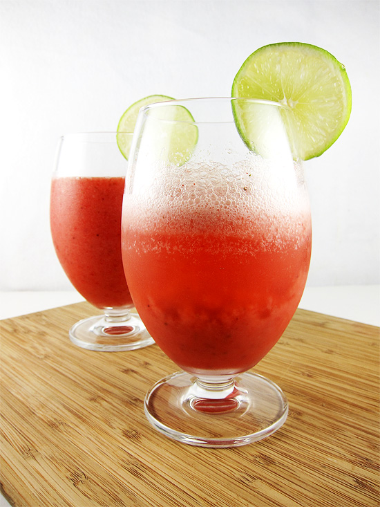 Strawberry Limeade | www.EatLaughPurr.com