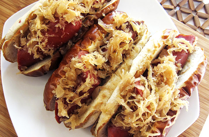 beer braised sausage and kraut | www.EatLaughPurr.com