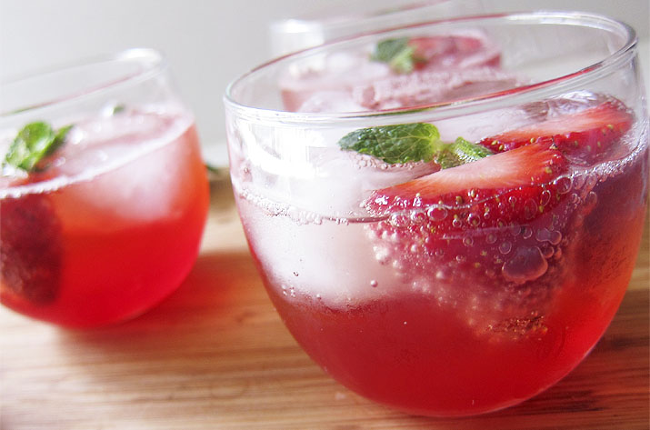 Sparkling Strawberry Lemonade Punch