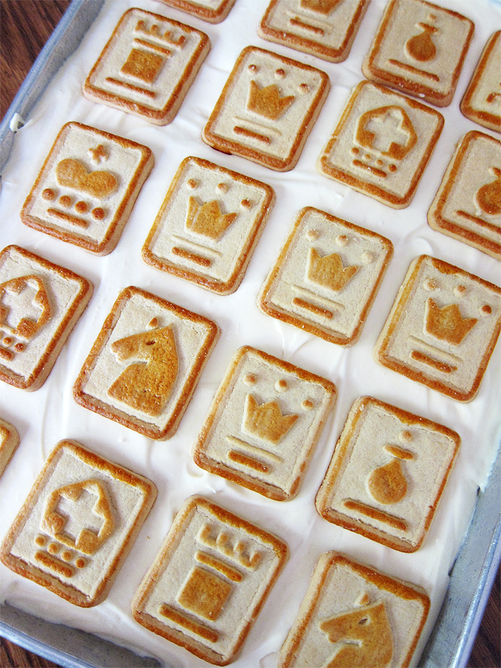 Banana Pudding Dessert - an easy no-bake dessert with a creamy pudding middle, thick slices of banana and crisp cookies.